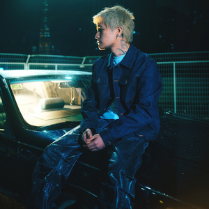 日本疯狂吮乳吸奶头
