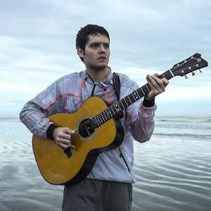 日本疯狂吮乳吸奶头
